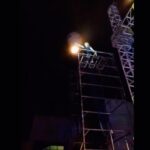 Farhan Akhtar Instagram - Taking the crowd energy to a whole other level.. throwback fan video from a @farhanliveofficial gig .. 🤘🏽 #music #gig #concert #live #rock #tour #freeyourmind