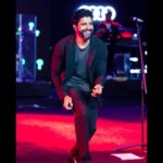 Farhan Akhtar Instagram - Seem to have dropped my guitar somewhere enroute 😂😂 #laughalittle #aboutlastnight #music #concert #live #gig #rock Image @akhileshganatraphotography