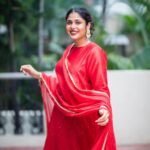 Faria Abdullah Instagram - Look for the Pyaar in every moment ✨❣️ Styled by @officialanahita Outfit: @Labelkomalshah Earring: @sara.costumejewellery Pic: @they_call_me_keshu