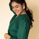 Faria Abdullah Instagram - Green is the new black 🐸 Styled by @officialanahita Outfit: @notchabovecreations Pic: @pranav.foto