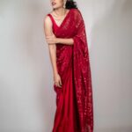 Faria Abdullah Instagram - If my head is cut in the square frame grid, it’s gonna look really funny. Styled by @officialanahita Saree: @thumkaofficial Pics: @they_call_me_keshu