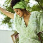 Faria Abdullah Instagram - My head is a fun place, I like the noise and the quiet. I like the music and the silence that awaits the next song. 📷 @shreyansdungarwal Stylist @mounikachenna2 MUA @uztheartist Hair @faria_z_ Assisted by @shiva.theme Land of Love