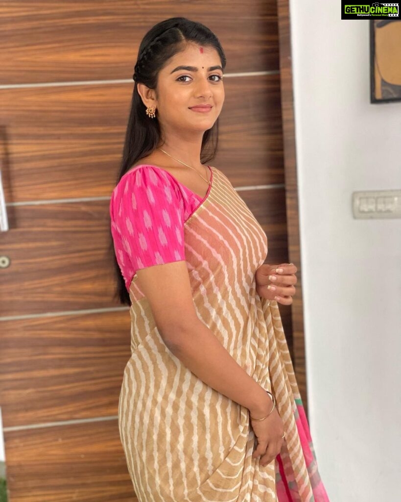 Gabriella Charlton Instagram - Excited for the upcoming episodes of Eeramana Rojave! 😍😍 Saree and blouse by @sdduniqueboutique_97 😍😍