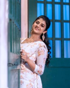 Gabriella Charlton Instagram - Are you a fan of KPY? 
Then don’t miss this week’s episode. I had the most fun on set! 💃🏻

Costume @sdduniqueboutique_97 
Makeup @jiyamakeupartistry 
Hair by @marysbridalstudio 
Jewellery @jiya_jewellery_and_costume Lens @sathish_photography49