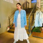Gauahar Khan Instagram - Love for Blue and White !!!! 🤰🤍💙 #pregnancyfashion #becool #momtobe #behappy #loveyourself #alhamdulillah Mumbai, Maharashtra