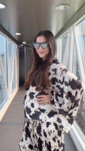 Gauahar Khan Instagram - There’s soooooo much judgement around pregnant women , their weight , their moods , their WALK … just a shout out to all the expecting moms , Your walk is ur own , it’s pretty no matter what . Wobble or not , you’re amazing ! 💛 

#mommytobe #itspersonal #love #musafir #trending #reels