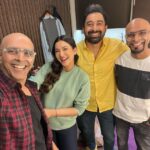 Gauahar Khan Instagram - Only love n laughter around these 3 ! ❤️😬 #intruderbychoice 💁🏻‍♀️ #whatscooking #netflixindia Mumbai, Maharashtra