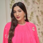 Gauahar Khan Instagram - Khoob Seerat hona , Khoob Surat toh kayee hoteein hain . 💞 Mumbai, Maharashtra