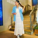 Gauahar Khan Instagram - Love for Blue and White !!!! 🤰🤍💙 #pregnancyfashion #becool #momtobe #behappy #loveyourself #alhamdulillah Mumbai, Maharashtra