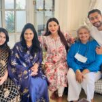 Gauahar Khan Instagram - The nicest , purest , most loving souls that I am blessed to have in my life ! ❤️ thank you @ushakakadeofficial ji and @komal_rohan_deshmukh for making my pregnancy so special! Love you ! 🌺 Mumbai, Maharashtra