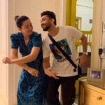 Gauahar Khan Instagram - Hheheehheheheh true story ! 😬♥️ #trending #reels #husbandandwife #funnyvideos Mumbai - मुंबई