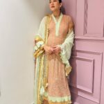 Gauahar Khan Instagram - 🤎💚 @qalaonline @danishkhanndesigns_ Mumbai, Maharashtra