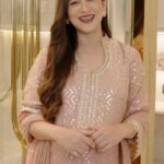 Gauahar Khan Instagram - Experience a lifestyle fit for royalty with me ,at #lodhasolitaire Palatial 3 & 4 bed homes with lavish decks overlooking break-taking views of Rani Baug & the Arabian Sea, in the heart of Mahalaxmi. An exclusive development with a realm of luxury world-class amenities, only for the chosen few. #WorldsFinestDevelopments #BuildingABetterLife #Lodha #Solitaire #RealEstate #Mumbai #Mahalaxmi #LuxuryLiving #ad