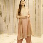 Gauahar Khan Instagram - Throwback to my fully pregnant self at my last shoot b4 I delivered. #specialdays❤️ miss being pregnant. Outfit : @bhumikagrover Styling : @devs213 assisted by @krutikaa_sharma Mumbai, Maharashtra