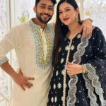 Gauahar Khan Instagram - Eid Mubarak ! ♥️ humari family ki taraf se aap sabon ki families ko . …. #alhamdulillah #baarakallahufiik Mumbai, Maharashtra