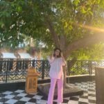 Gautam Rode Instagram - Sometimes the best moments are unplanned, just like this impromptu photoshoot ☀️📷 #BabymoonBliss #ScenicViews #SunshineAndSmiles #CreatingMemories