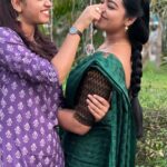 Gayathri Yuvraaj Instagram - Moving with the trend 🤩 sollunga mamakutttyyyyyy 🤣 Va: @sanjay_raja03 @joshapp.tamil @officialjoshapp #joshmeinaaja #mamakutty #lovetoday #movies #comedy #meenakshiponnunga #durga #yamuna #sisters