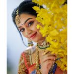Gayathri Yuvraaj Instagram - 😍😍 MUA- @hastachehra7 Hairstyle - @beautylook_by_naina Photography - @kandys_moments Saree- @ravikkai_selai Blouse- @mokshe_rental_destination Jewellery - @prathyusha_bridal_jewellery Location - @thesecretgardenshootingspot