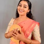 Gayathri Yuvraaj Instagram - Fun with this cutie 🥰 😂 #🤣🤣🤣 #funreels #adshoot🎥
