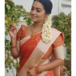 Gayathri Yuvraaj Instagram - Red ♥️ Saree @imon_arte_boutique Jewelry @sukraa_designs