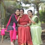 Gayathri Yuvraaj Instagram - Meet Meenakshi's daughters 🤩 #nimmapreethiyapaaru #mokshithapai #paaruzeekannada #shakthizeetamil