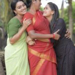 Gayathri Yuvraaj Instagram - Meet Meenakshi's daughters 🤩 #nimmapreethiyapaaru #mokshithapai #paaruzeekannada #shakthizeetamil
