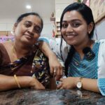 Gayathri Yuvraaj Instagram - My Day out with family @kumbakonam watch our #gayathrifromaminjikarai YouTube channel.. #family😊 Watch and subscribe makkelleyy….. Link in bio #gayathrifromaminjikarai #gfa #gayathri