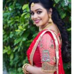 Gayathri Yuvraaj Instagram - 😍 Mua @jaanumakeoverartistry Hairdo @vanitha_makeover Jewellery @littlefingers_bridal_jewellery Outfit @plush_boutique_jb Photography @sathish_sri_03 @sppgardens