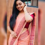 Gayathri Yuvraaj Instagram - ️வார்த்தைகள் ஏதும் இன்றி அன்பை வெளிப்படுத்தும் ஒரு அழகிய மொழி புன்னகை!! Saree @falishasiddhu_