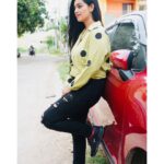 Gayathri Yuvraaj Instagram - I just find myself happy with the simple things. ...#behappy #bepositive #believeinyourself Outfit @the_neska