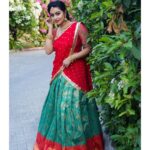 Gayathri Yuvraaj Instagram - 😍 Mua @jaanumakeoverartistry Hairdo @vanitha_makeover Jewellery @littlefingers_bridal_jewellery Outfit @plush_boutique_jb Photography @sathish_sri_03 @sppgardens
