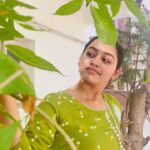 Gayathri Yuvraaj Instagram - வழி நெடுக காட்டுமல்லி யாரும் அத பாக்கலியே எனக்கா பூத்தது காட்டுக்குள்ள வருமா வருமா வீட்டுக்குள்ள !!! 💚💚 Chudidar material @srisaicollections9 chudidar stitching @abarnasundarramanclothing Camera & edit @kalies_chittiboy