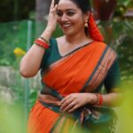 Gayathri Yuvraaj Instagram - மைனரு வேட்டி கட்டி மச்சினி மனசுல அம்பு விட்டான் மச்சினி கண்ணாடி மாட்டிகிட்டு என்னபாத்து நச்சுன்னு கண்ணடிச்சான் !!❤️❤️ Saree @wear_n_shine.collection Blouse @abarnasundarramanclothing 📸 @danny_xo7 Edit @vijay_senthil_vel