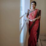 Gopika Anil Instagram - . I drape my strength with pride ! ✨ Jewellery- @jewellish02 Makeup, hairstyle, saree draping- @azhak.makeover Cc- @aathvyavastra Pc- @adithyan_photography_ @blackpaper_weddingphotography . #sareedraping #loveforsaree #traditional #ethnic #pictureoftheday #goethnic #sareefashion #jewellish #azhakmakeoverstudio #aathvyavastra #gopikaanil