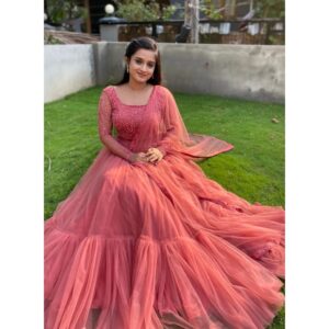 Gopika Anil Instagram - .
Look for the magic in every moment ✨️
I m in love with this beautiful attire from @evanshi_designs ❤️
Thankyou so very much @_anufathima__ 😘😘😘😘
.
Pc- @rinshipadannayil
.
#AIMA #televisionawards #bestpair #onscreen #attire #evanshi #myfav #feelingblessed #alwaysgrateful #asianet #santhwanam #shivanjali #aima2001 #awardnight #kozhikode