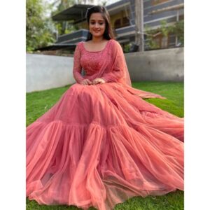 Gopika Anil Instagram - .
Look for the magic in every moment ✨️
I m in love with this beautiful attire from @evanshi_designs ❤️
Thankyou so very much @_anufathima__ 😘😘😘😘
.
Pc- @rinshipadannayil
.
#AIMA #televisionawards #bestpair #onscreen #attire #evanshi #myfav #feelingblessed #alwaysgrateful #asianet #santhwanam #shivanjali #aima2001 #awardnight #kozhikode
