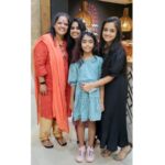 Gopika Anil Instagram - . Fam jam 😍😍 Missing some 😒 @anil_kumar_v_b @beena_anil1 @swapnatreasa_official @michelle_elza_manas . #famjam #family #friendslikefamily #missingsome #togetherness #love #laugh #fun #untillnexttime #verysoon #meetups #lovely