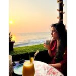 Gopika Anil Instagram - . Life is a beach, find your wave ! 🌊☺️ Pc- @chithira_rose_mathew . #beachvibes #evening #sunset #rayofhope #kozhikodebeach #picoftheday #beachside #beachview