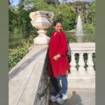 Gulki Joshi Instagram - Dirty shoes, happy soul ! Thankyou @nardaguz for the click ! #madrid #europe #traveling #exploring #grateful #blessed #gulki