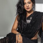 Gulki Joshi Instagram - #rawbeauty @gulki_joshi #makeupartist @makeupbyveena.mrs #hairstylist @makeovers_by_jaanviofficial #fashionstylist @styling.your.soul #artistmanagement @soapboxprelations . . . . . Shot on @canonindia_official Lighting equipment @godoxindiaofficial #gulkijoshi #madamsir #bollywoodstyle #beautyobsessed #sareelovers #celebrityphotographer #portraitmood #reelitfeelit #reelkarofeelkaro #bollywoodsongs #transitionreels #iamartographer Mumbai, Maharashtra