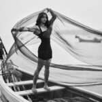 Gurbani Judge Instagram - ‘.. baby let me set you free’ 🎶 🖤 It was a grea- no, glorious day. Yes. So much creation, so much create-ing. It is what we are here for. Harmonious, connected… ahh, growth. Constantly shed the skin, the layers, the personas and the ‘idea’ of who you are *supposed* to be, ugh. Who are you?… No! no definitions! That’s the point! Be open. To all of it! Try everything thrice! Lol. Ok that’s enough for now. Gnite 🖤✨🌊 #OnlyGoodJuJuWoman #ShoutoutToMyToeStrength #ImOnAFishermansBoat