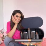 Hansika Motwani Instagram - My forever hair stylist who likes to travel as much as I do! ☺️ Loveee my multi- purpose magical machine: The Dyson Airwrap @thesocialvirus.in in @dyson_india #DysonAirwrap #DysonIndia #Gifted