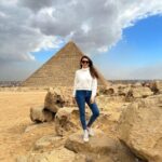 Hansika Motwani Instagram - Standing tall, like the pyramids 🇪🇬 Pyramids Giza, Egypt