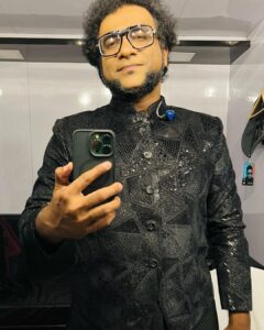 Haricharan Instagram - Live in Pune Right now with ARR and the Gang! 

Wearing a jenson_singarajah & 
Thank you @pavithraharicharan