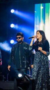 Harika Narayan Instagram - Rehearsals session from the most memorable SSThaman Sir's #alaamerikapurramullo 2022 tour along with the legendary musicians and amazing team 🙌❤️🧿✨️
.
.
.
.
#singer #musicianlife #travel #musictour #love
#rehearsal #grateful