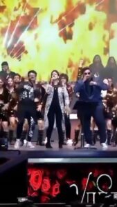 Harika Narayan Instagram - Thee thalapathy live from #VARISU Audio launch🔥🧿❤️🌟🫶
THAT ENERGY FROM THE CROWD🔥❤️🔥❤️🔥
IT'S TIME TO GIVE IT BACK MAAME🔥

.
.
.
.
#varisu #thalapathyvijay #theethalapathy #femalesinger #live #performance #chennai