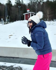 Harika Narayan Instagram - Snow Baby❄️☃️
.
.
.
#myfirstsnow #sweden #natureatitsbest