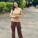 Haripriya Instagram - At #jaffna 🌸 🤎 Performing tomorrow at yazhpaanam. See you all ✨ . . . #Haripriya #haripriyasinger Jaffna