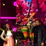 Haripriya Instagram - I’m truely blessed to perform along with the legend @singerhariharana sir. 😇🙏🏽 A moment to cherish. 🤍 . . . #hariharan #haripriya #haripriyasinger #arrahman #arr #concert #music #live #explore #instareels #tamilhits #tamilsongs #throwback