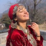Helly Shah Instagram - Cannot miss a chance to experience the Bhoomro vibes at this place ❤️✨ Kashmir A Heaven On Earth